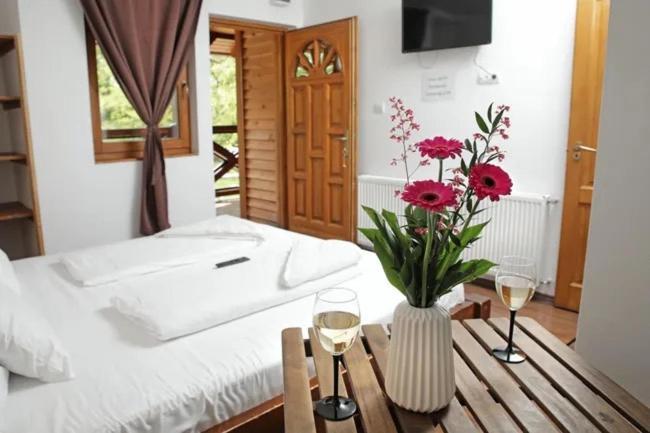 Arena Kemping & Vendeghaz Hotel บูดาเปสต์ ภายนอก รูปภาพ